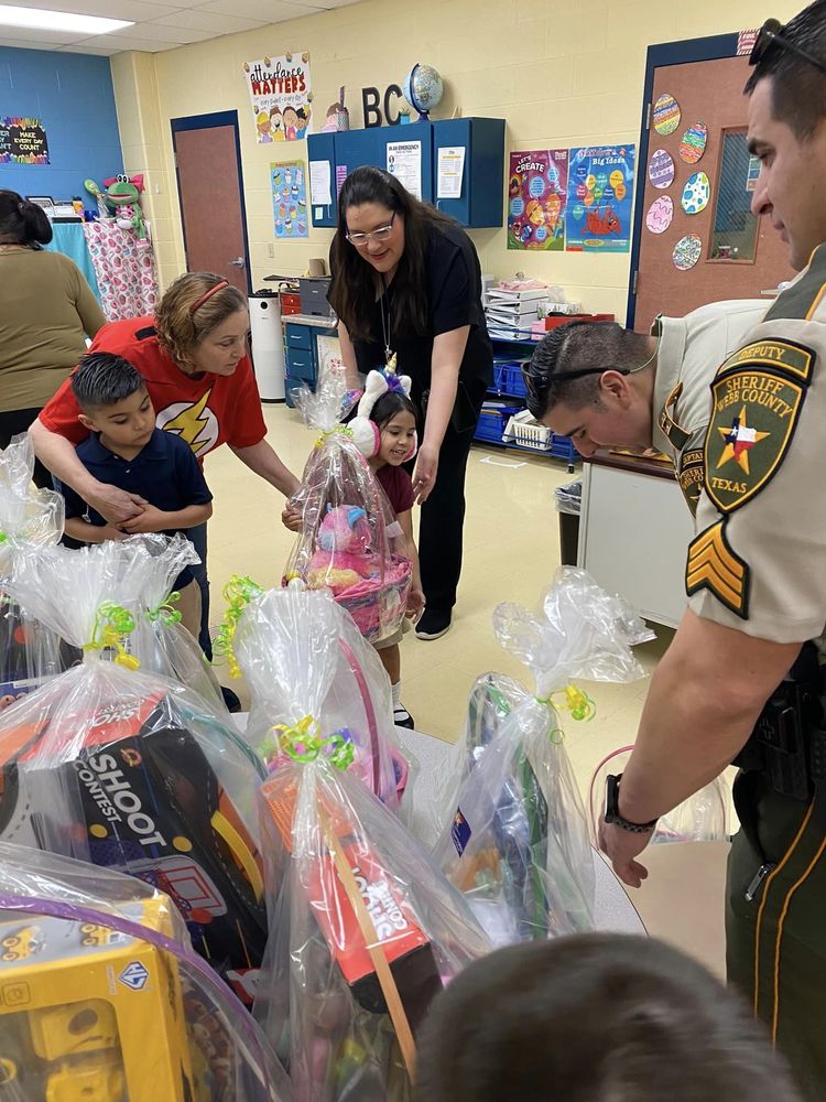 🌟Sheriff Departments visits and donates Easter baskets for K. Tarver
