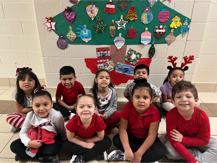 Kinder knows how to show their spirit.